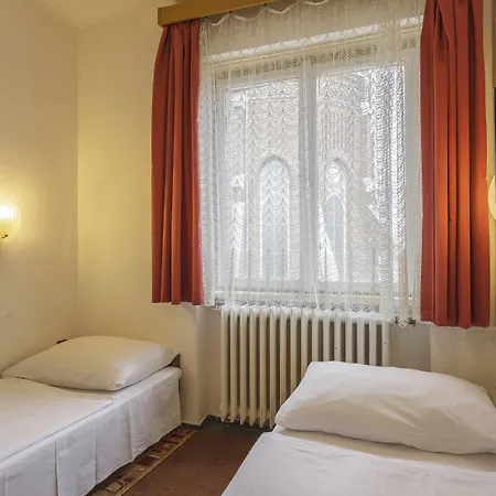 Dominik Panzio Bed & Breakfast 2*