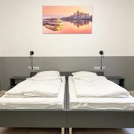 Dominik Panzio Budapest