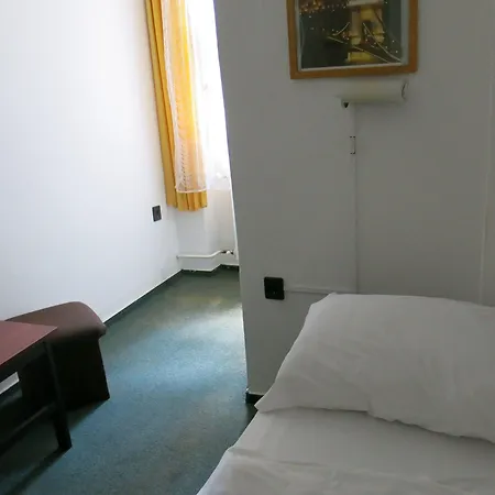 Couette-café Dominik Panzio 2*