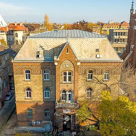 Bed & Breakfast Dominik Panzio 2*